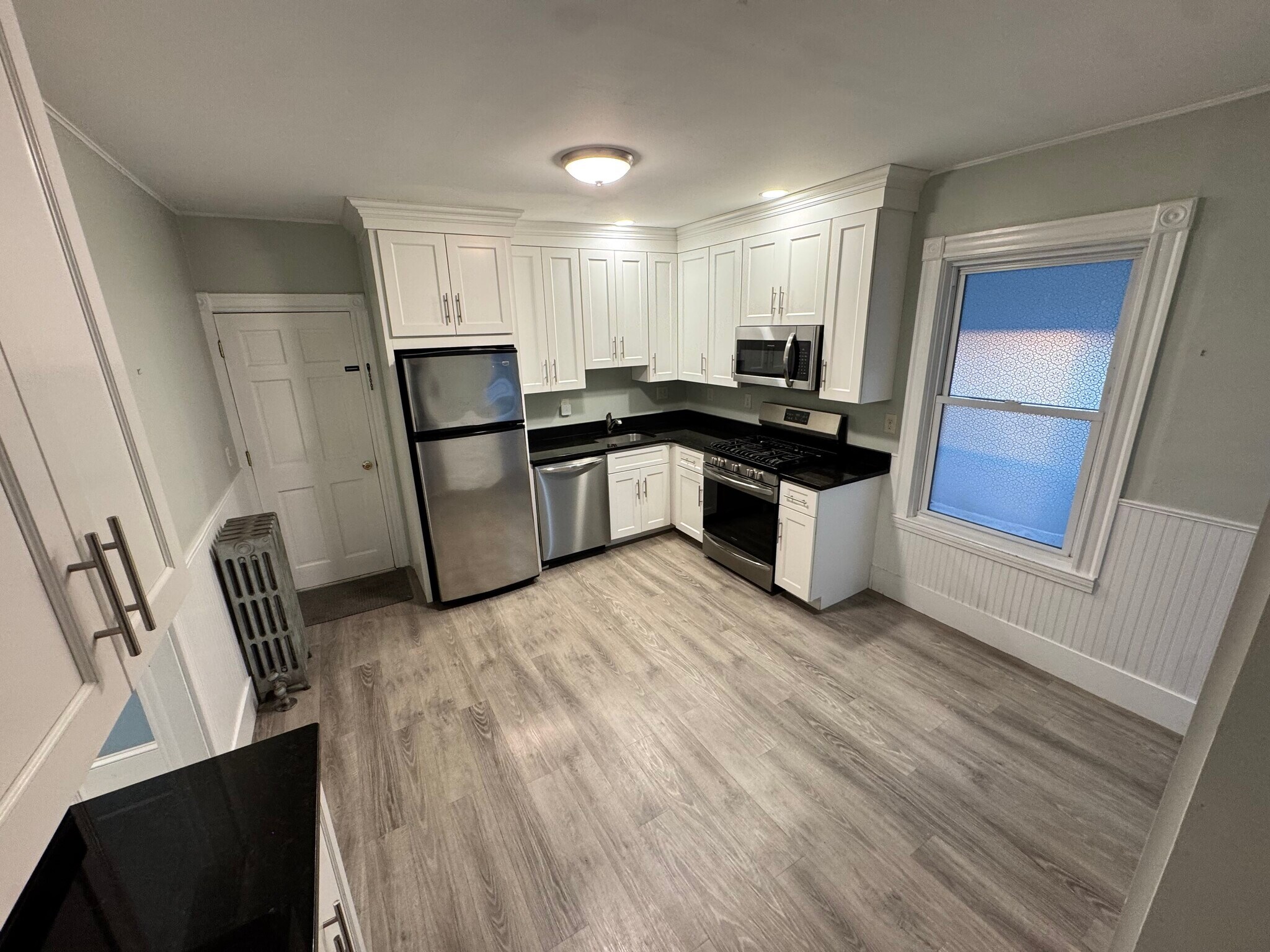 Building Photo - 10 Crescent Hl