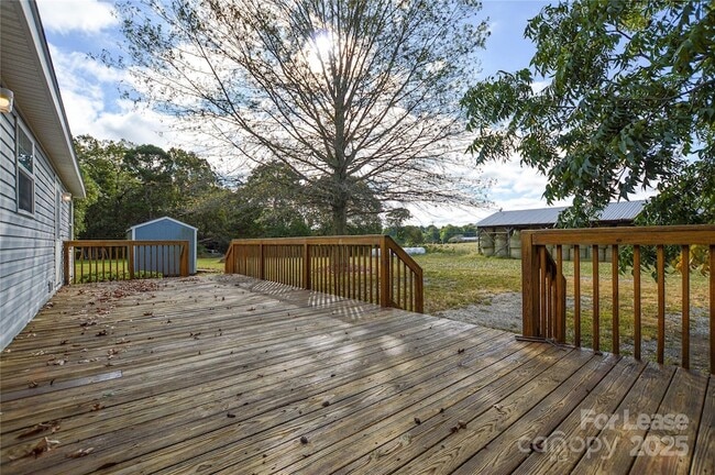 Building Photo - 711 W C J Thomas Rd