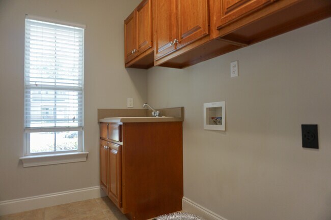 Building Photo - 108 Creve Core Dr