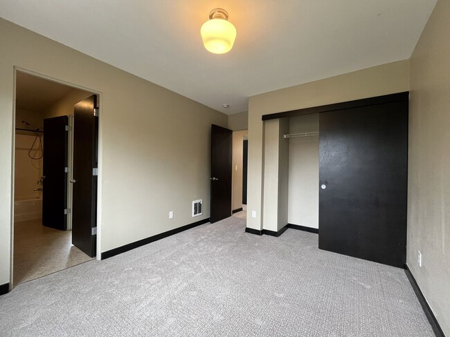 Building Photo - Charming 3 Bedroom, 2.5 Bathroom Home with Large Living Room, Tall Windows, Island Kitchen, and A...