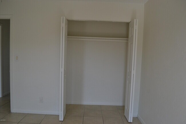 Building Photo - 309 Oakridge Blvd