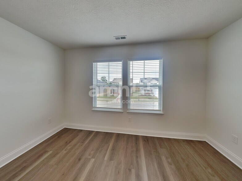 Building Photo - 9139 Henley Ave