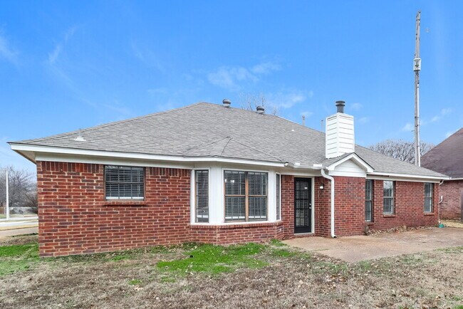 Building Photo - 8607 Sunnyvale St N