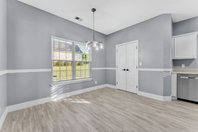 Building Photo - Beautiful 3-Bedroom Retreat with 2 Full Baths in Scenic Woodruff $1,875/mo rent