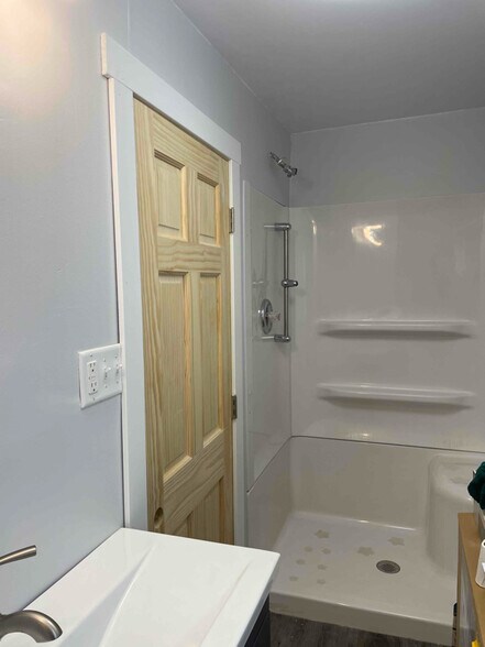 Building Photo - 220 S 61st Ave W