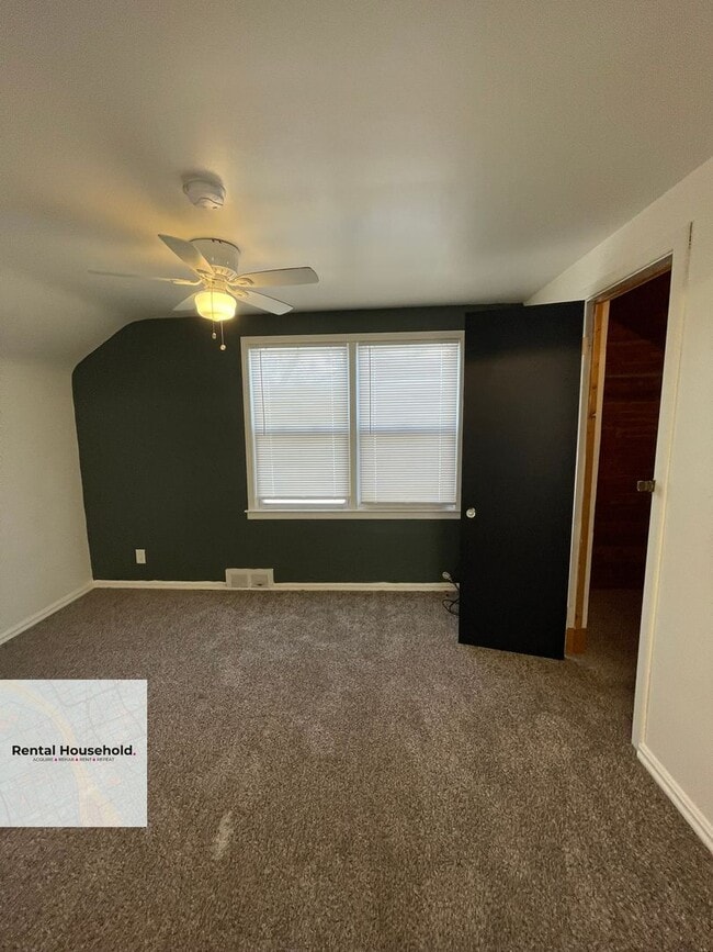 Building Photo - Dream Bungalow Awaits: Space, Style & Serenity!~ $1400