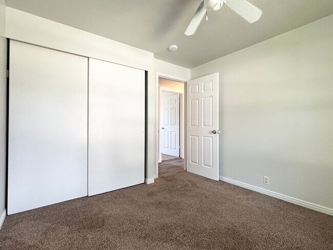 Building Photo - 856 E Park Mesa Way
