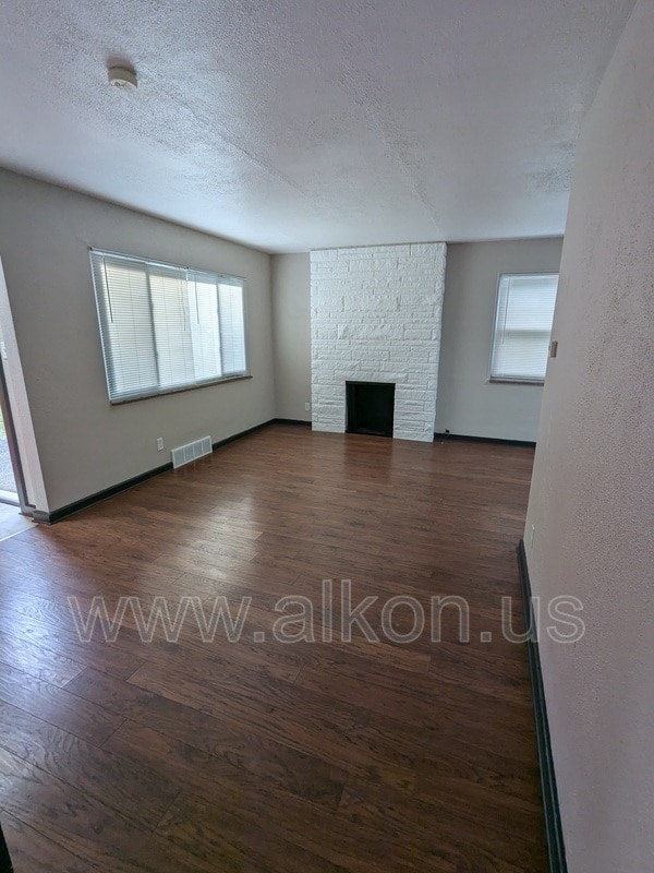 Building Photo - 4205 Coleridge St