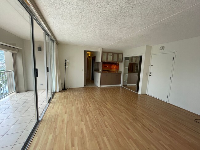 Building Photo - 2 Bedroom 1.5 Bathroom at Keoni Ana Waikik...