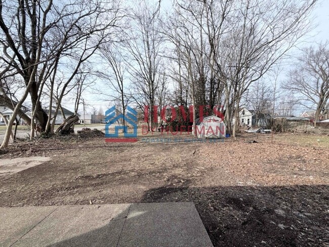 Building Photo - Three Bedroom House | Remodeled & Move in Ready