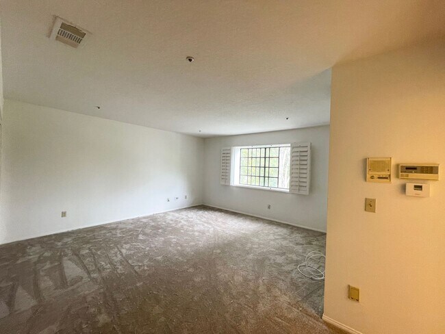 Building Photo - Stunning West Hills Executive Home