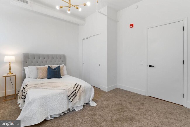 Building Photo - 240 Hermitage St