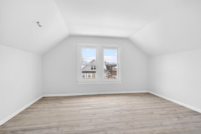 Building Photo - 398-400 N. Maple Ave