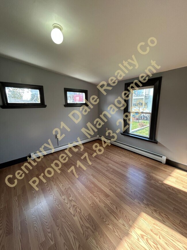 Building Photo - 815 Locust St