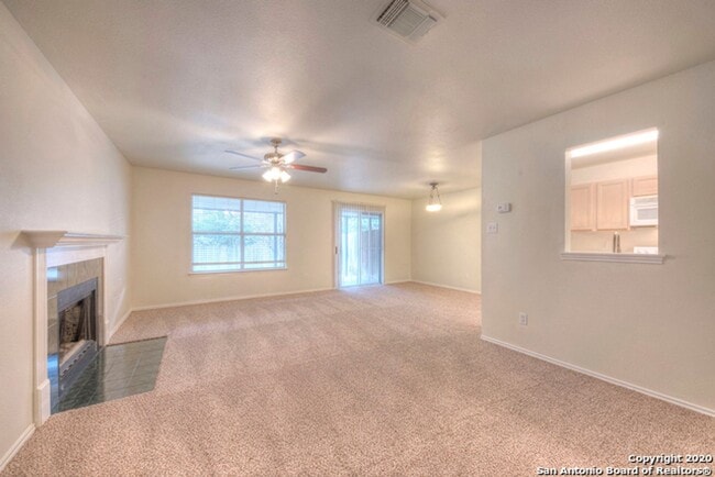 Building Photo - 3 Bedroom/2.5 Bath located in Villas at Northgate