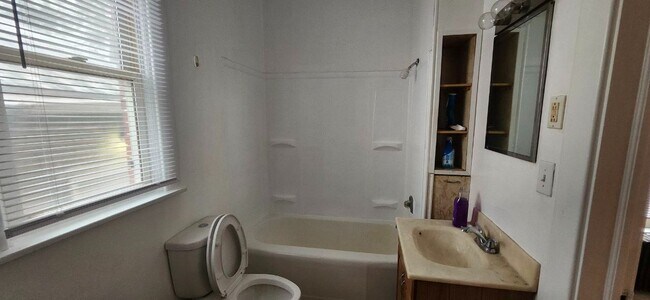 Building Photo - 3BR | 1BA | First-Floor Unit with Garage & Fenced Yard – Michigan City