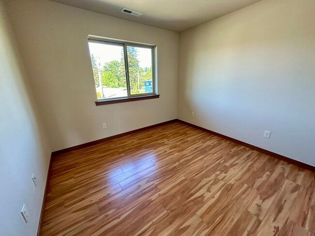 Building Photo - PI5837