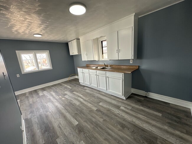 Building Photo - 1430 Gross Ave NE