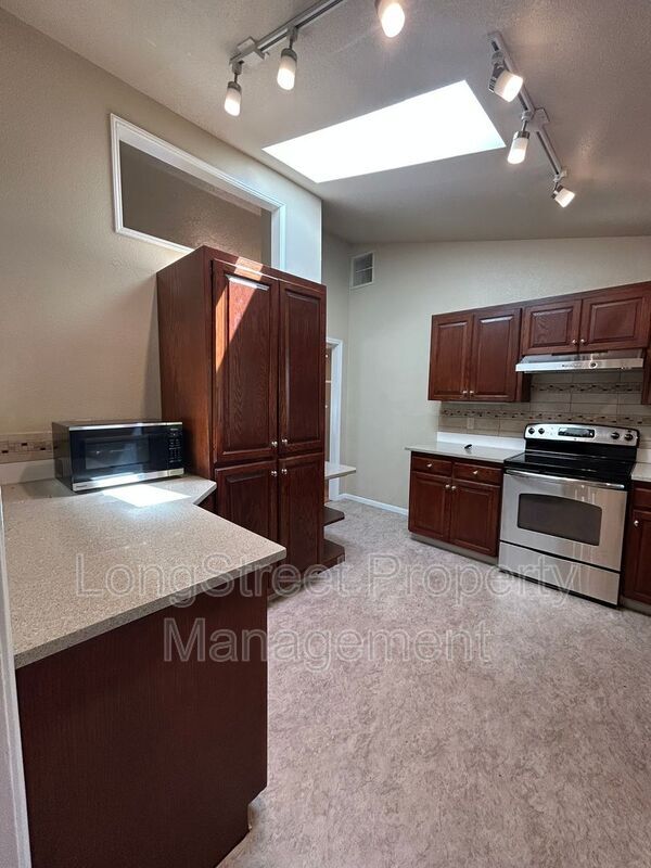 Building Photo - 4181 NW Jasmine Pl