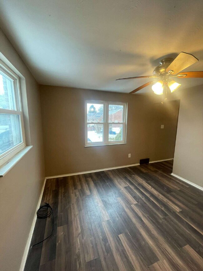 Building Photo - 149 Parkwood Rd