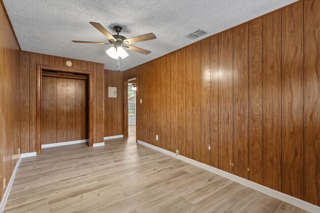 Building Photo - 703 Huntingdon Pl
