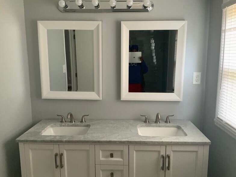 Building Photo - 1545 Oakwood St