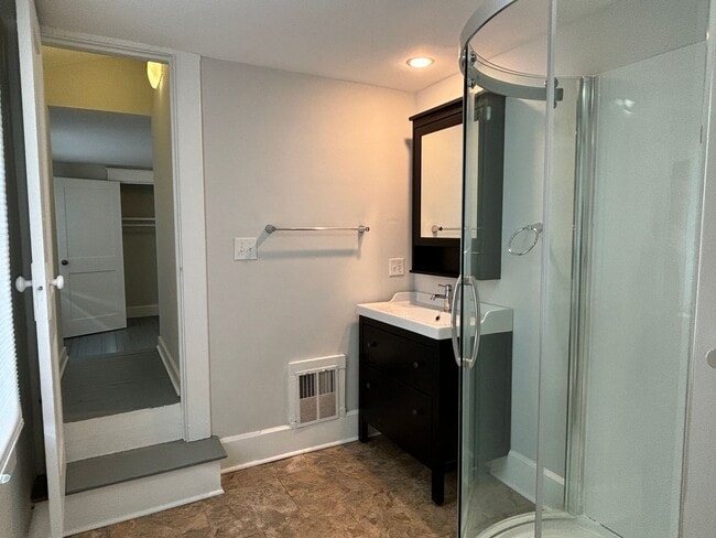 Building Photo - 2 Bed, 2 Bath Minutes from Downtown!