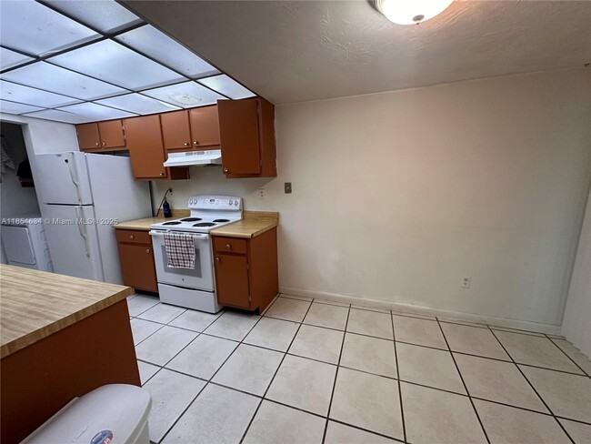 Building Photo - 11604 SW 124th Ct