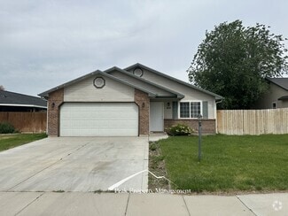 Building Photo - 614 Alturas St