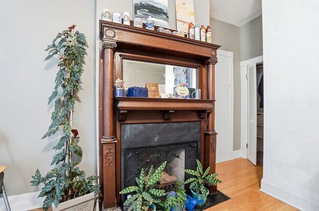 Building Photo - 1220 Louden St