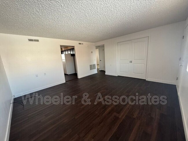 Building Photo - 546 E 450 S