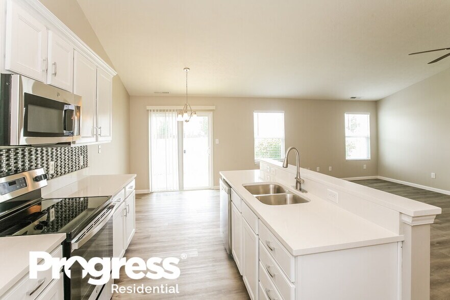 Building Photo - 4557 Walcott Dr