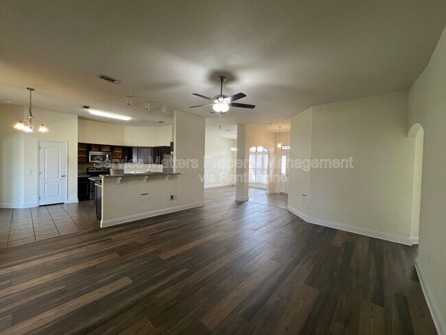Building Photo - 7037 Season Dr