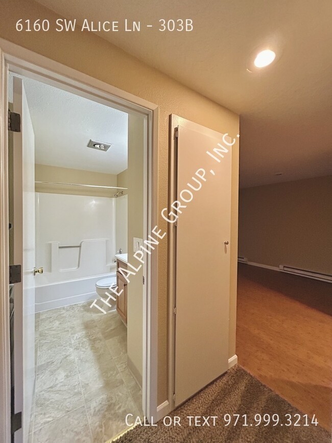 Building Photo - Spacious Condo in Beaverton! Utilities Inc...