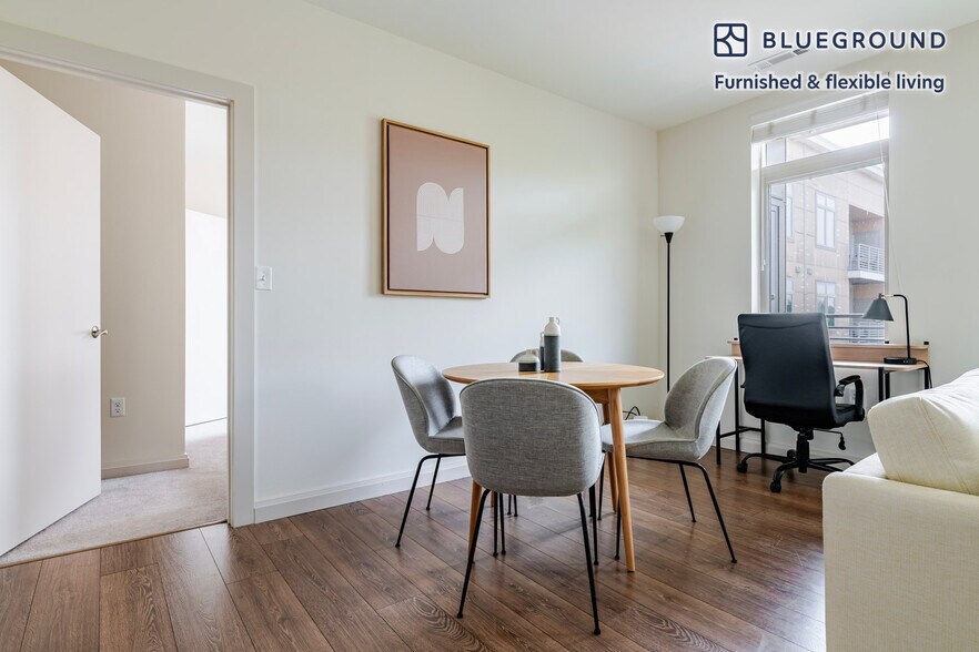 Building Photo - 36 River St