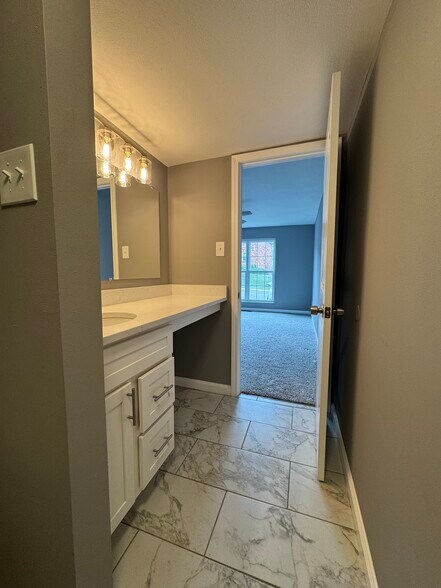 Building Photo - 10341 Forest Brook Ln