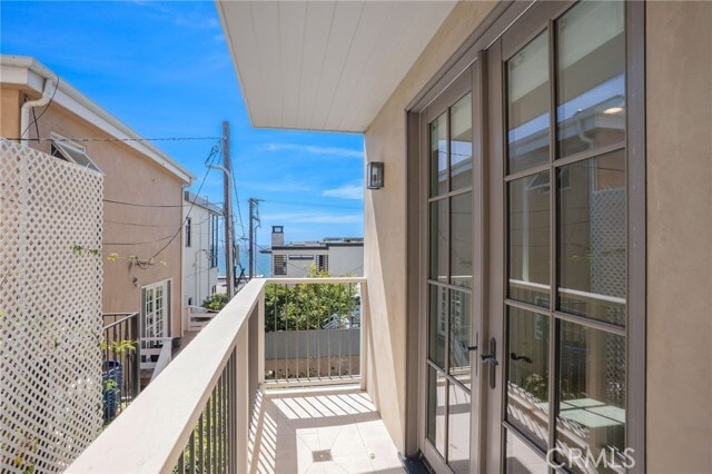 Building Photo - 328 28th St