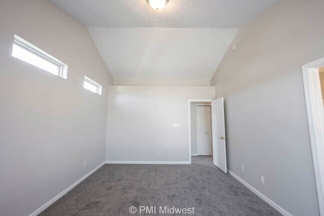 Building Photo - Charming 2-Bedroom, 2.5 Bath Home w/ Loft in Plainfield