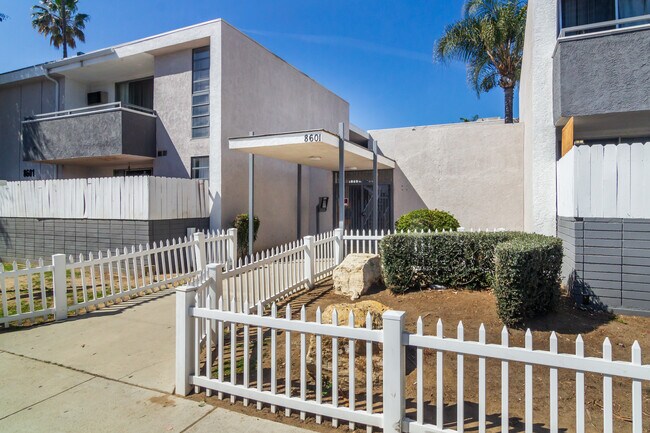 Building Photo - 8601 Balboa Blvd