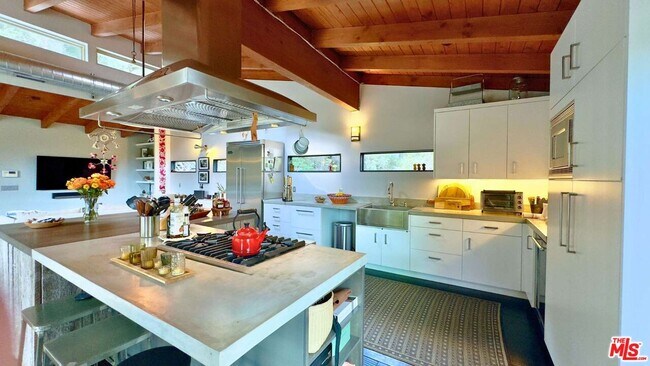 Building Photo - 19562 Cave Way