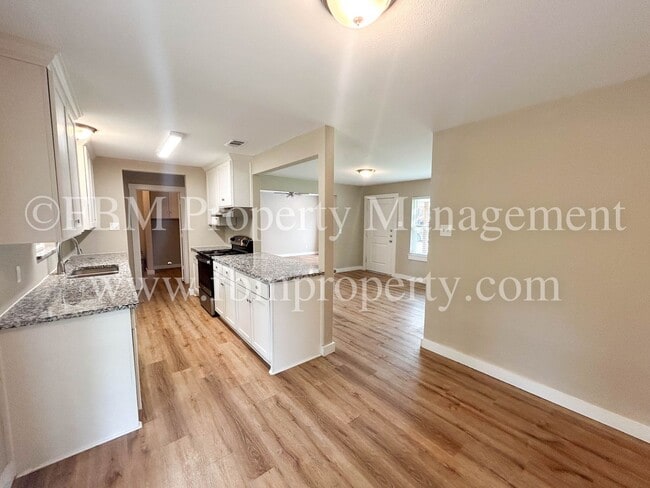 Building Photo - 808 Loy Ln