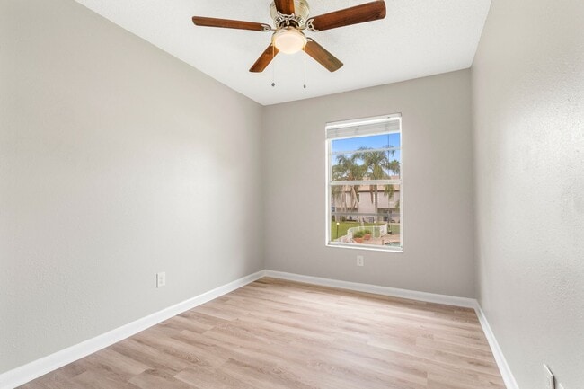 Building Photo - Beautiful Temple Terrace Townhome!