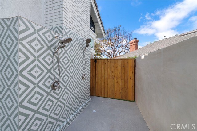 Building Photo - 317 Calle Corral