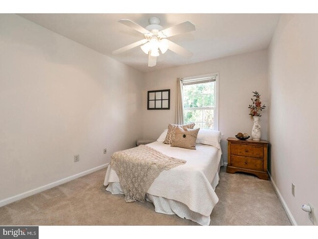 Building Photo - 556 Cork Cir