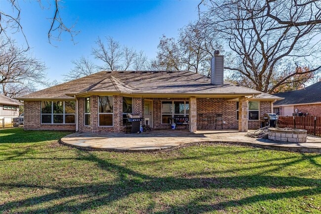 Building Photo - 8918 N Longwood Dr