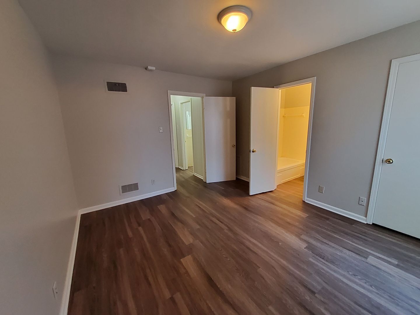 Building Photo - 3985 Bertram Cove