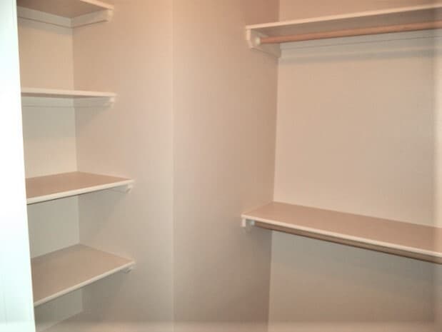 Building Photo - 544 N Locust Ave