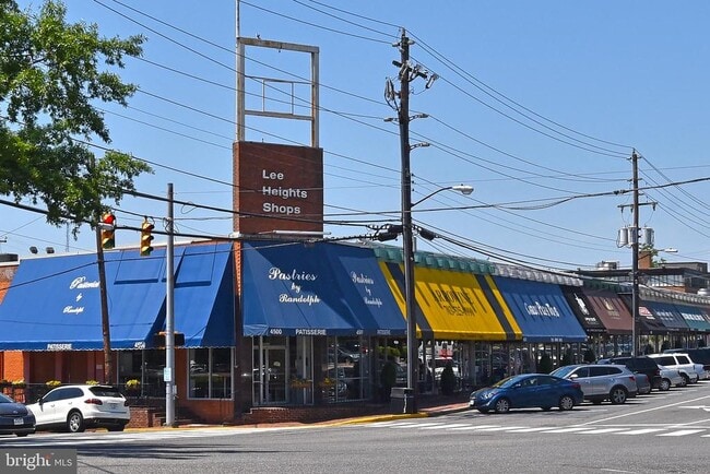 Building Photo - 2105 N Glebe Rd