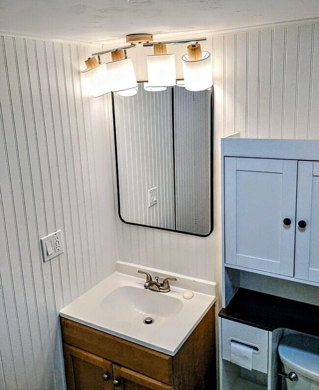 Building Photo - Studio Bungalow in Daytona Beach