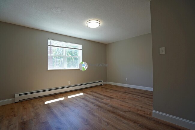 Building Photo - 965 Fellsway